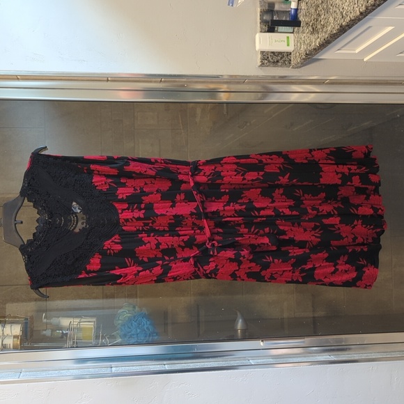 NWT Torrid Black and Red Floral Crinkle Gauze Crochet Dress - Picture 8 of 14